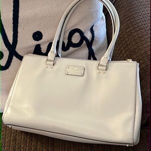 Beautiful Kate Spade bag. Perfect for summer!